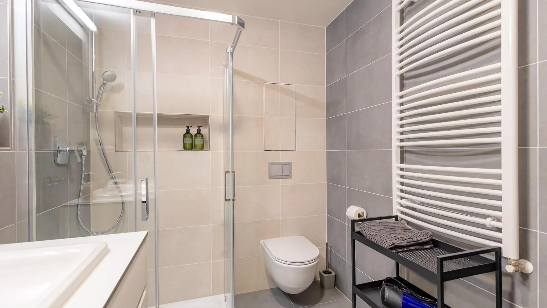 Апартаменты Bright 2Br - 7Th Floor, Balcony, Free Parking By Gravity Прага Чехия