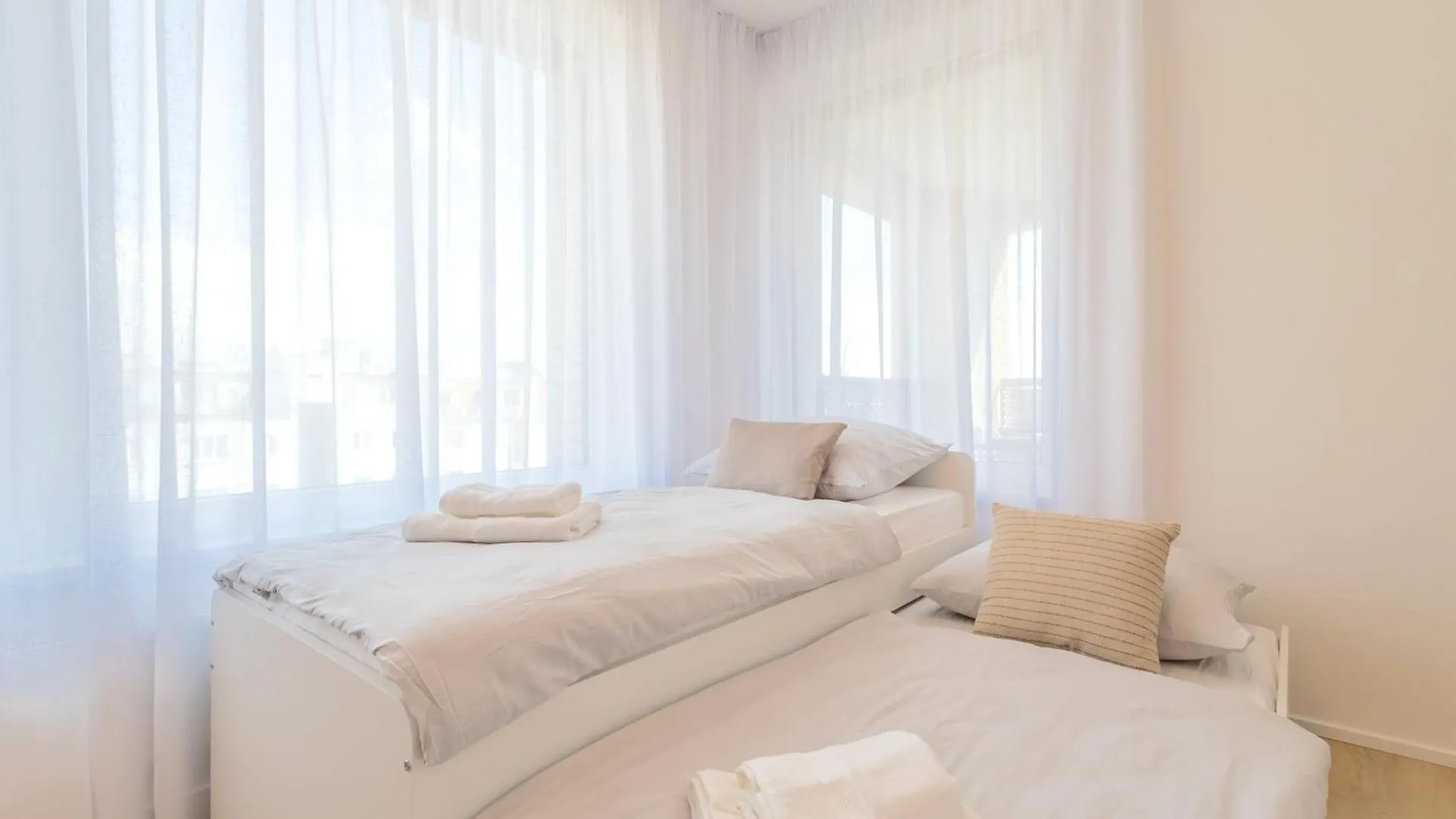 Апартаменты Bright 2Br - 7Th Floor, Balcony, Free Parking By Gravity Прага 0*,  Чехия
