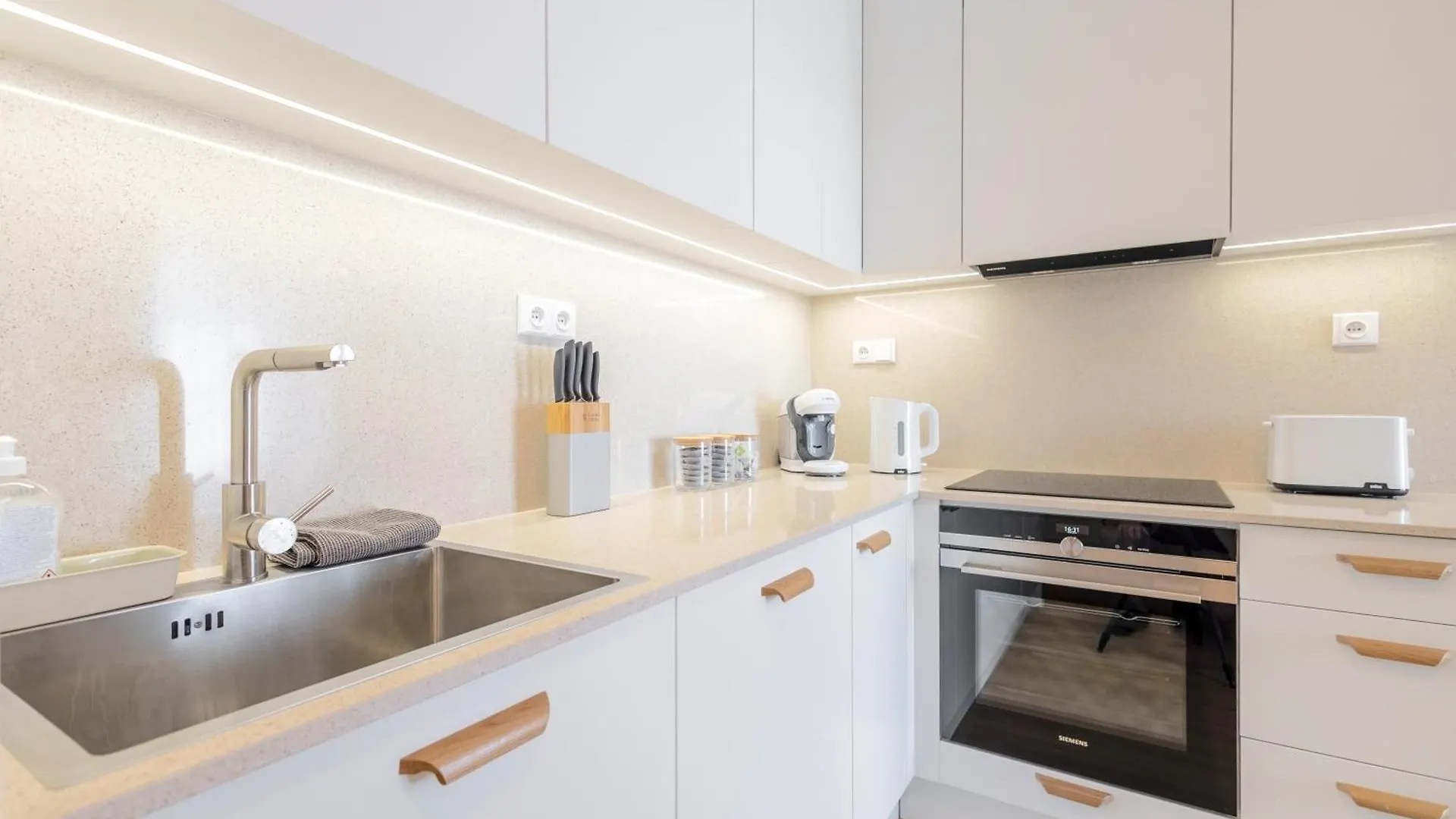 Apartmán Bright 2Br - 7Th Floor, Balcony, Free Parking By Gravity Praha Česká republika