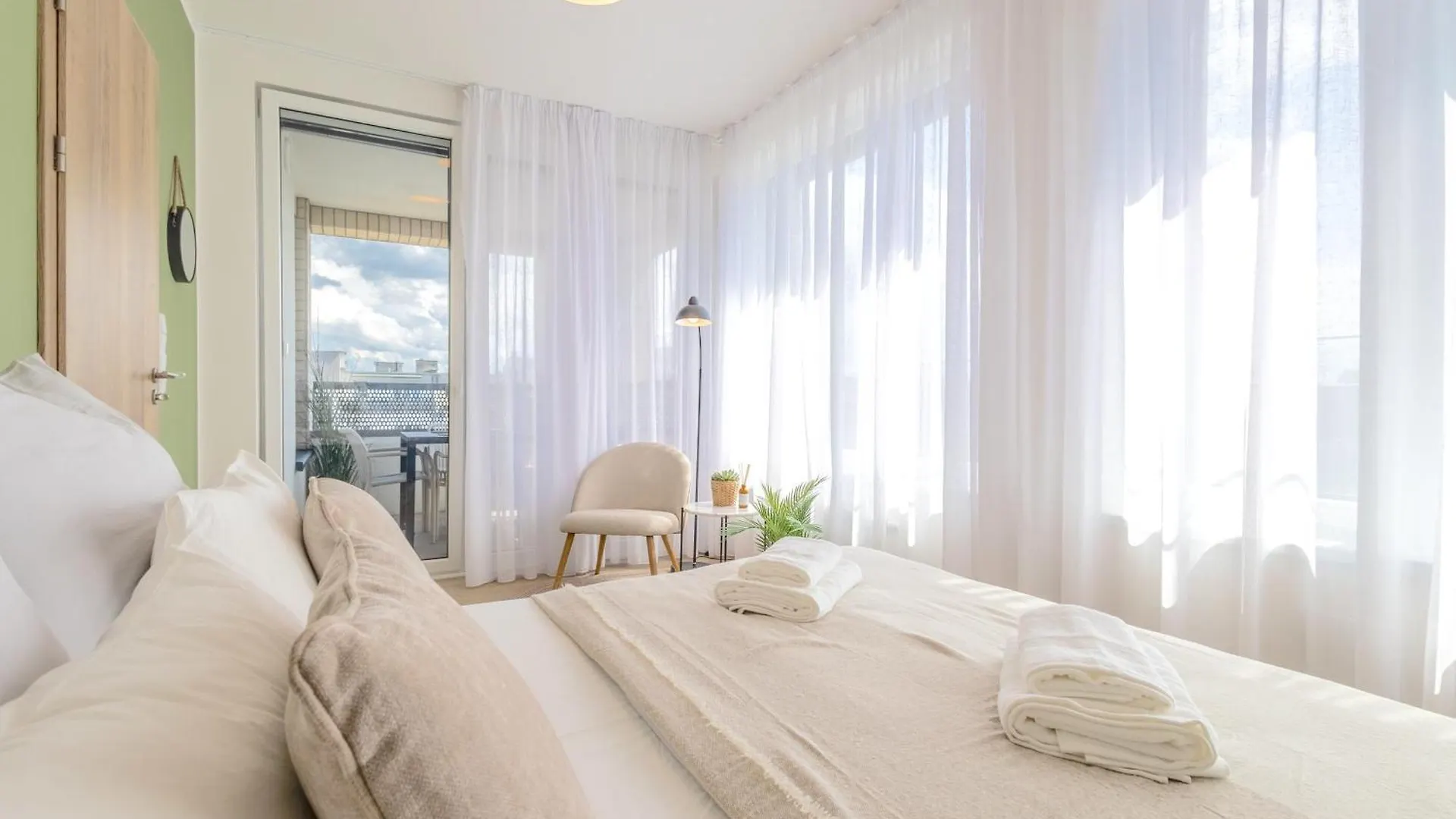 Apartmán Bright 2Br - 7Th Floor, Balcony, Free Parking By Gravity Praha